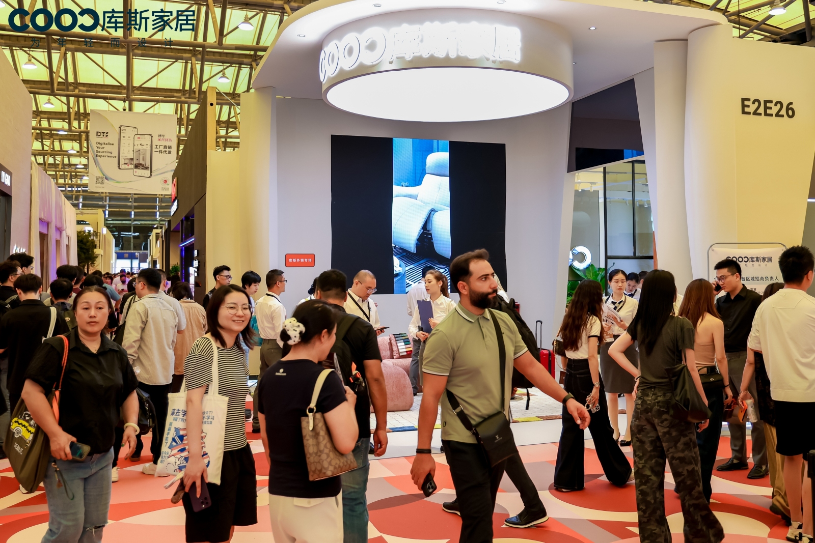 【品牌资讯】以创新设计引领家居新风尚——库斯家居亮相2025中国国际家具展览会